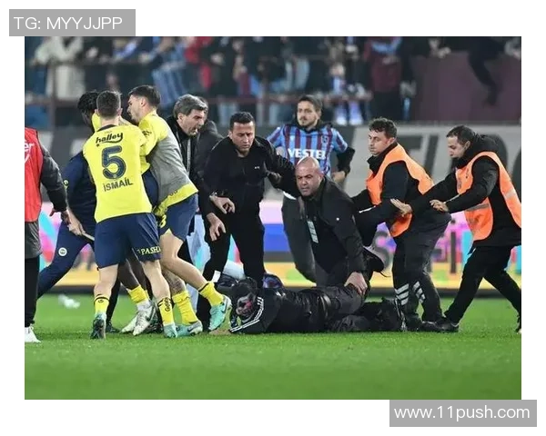 足球场球星激烈对峙现场视频曝光各方叫嚣激战瞬间引发热议