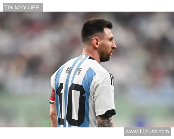 黄色头发足球球星赛场风采与个性魅力全面解析